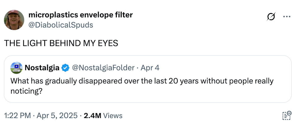 Postagem do Twitter indicando o tweet de Hanin ao passado perguntando o que desapareceu em 20 anos sem aviso prévio. responder: "Luz atrás dos meus olhos."